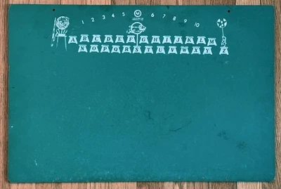 Pizarra infantil verde era años 60 con alfabeto y números / 24" x 16" / circo Foto 1 de 4