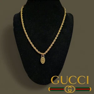 Autentico ciondolo vintage Gucci GG su catena. - Foto 1 di 19
