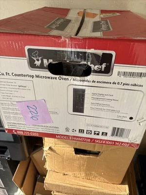 SALE - Magic Chef 0.7 cu. ft. 700-Watt Countertop Microwave in Black HMM770B2 - Image 1 of 3