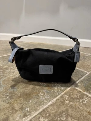 винтажная черная нейлоновая мини-сумка Coach Hampton с светло-голубой кожаной отделкой - Изображение 1 из 4