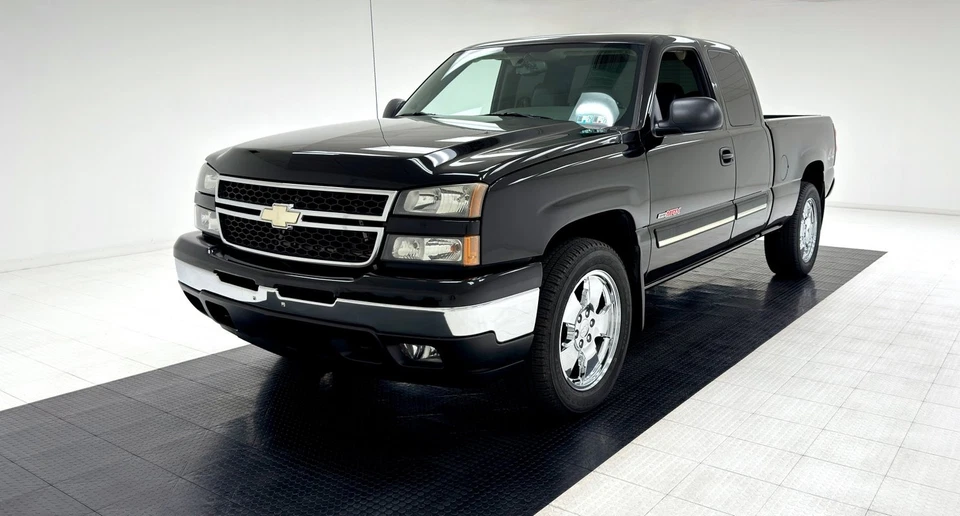 Пикап 2006 Chevrolet Silverado 1500 LT 1500 Max с удлиненной кабиной 4x4 - Изображение 1 из 4