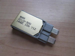 Bussmann 22110-300 Automotive Circuit Breaker Fuse 10A 10Amps #M147MP - Picture 1 of 9