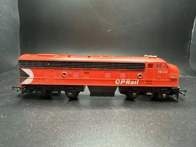 TRIANG OO GAUGE CP RAIL DIESEL LOCOMOTIVE R0553  J.17 - Image 1 of 4