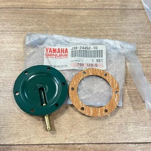 CUBIERTA DE BOMBA DE COMBUSTIBLE YAMAHA OEM NOS CON JUNTA / J38-24452-10 / CARRO DE GOLF - Imagen 1 de 2