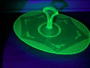 Vintage Uranium Glass Center Handle Oval Serving Tray 13" x 9 1/2" - Picture 1 of 11