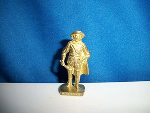MOSCHETTIERE #4 statuetta in ottone bambini sorpresa soldato di metallo figura TRUFFA GERMANIA - Foto 1 di 4