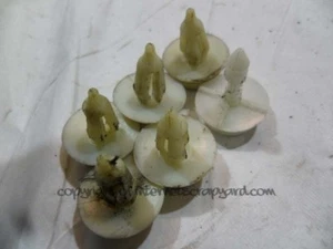 Jeep Grand Cherokee ZJ ZG 93-99 RH OSF door card plastic plugs push clips x6 - Picture 1 of 2