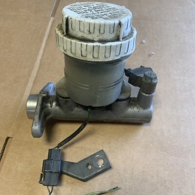 2000-2004 MONTERO SPORT 3.0L 4wd Brake Master Cylinder OEM - Image 1 of 4