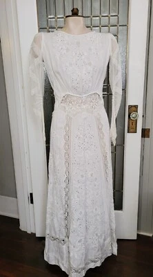 EXCEPTIONAL EDWARDIAN WHITE EMBROIDERED COTTON WITH LACE INSERTS DOG LEG SLEEVE - Image 1 of 4
