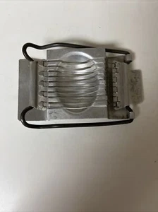 Vintage Aluminium und Draht hart gekocht Eierschneider Küchenwerkzeug - Bild 1 von 5