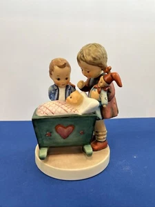 Hummel Figurine: “BLESSED EVENT” HUM 333 5 1/4” 1979-1990 - Picture 1 of 9