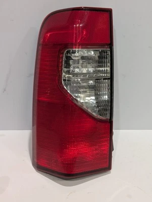 Luz trasera izquierda del lado del conductor Nissan Xterra 1999-2004 Foto 1 de 3