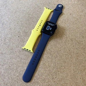 Apple Watch Series 7 S7 (GPS) 45mm Midnight Case w M/L Yellow & Blue Sport Bands - Zdjęcie 1 z 11