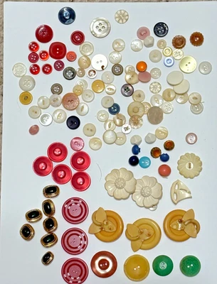 Large Selection of Vintage and Antique  Buttons - Image 1 of 4