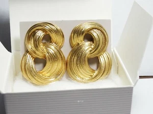 Orecchini vintage Avon curve moderne traforate - Foto 1 di 2