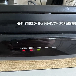 GoldStar AD970zm Video Cassette Recorder VCR No Remote Parts Repair Ejects Tape - Picture 1 of 10