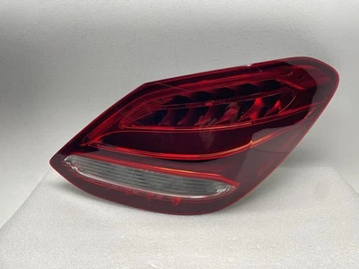 Conjunto de luz trasera derecha mercedes-benz c300 c350 c400 2015-2018 a2059061902 Foto 1 de 4