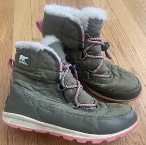 Sorel Whitney Short Quarry Waterproof Girls Size 4 Green Pink Winter Ankle Boots - Picture 1 of 10