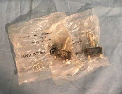  2 NEW Cooper / Arrow Hart 81054-H Momentary Toggle Switch DPST 3 AMP  250 VOLT  - Изображение 1 из 2