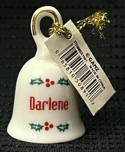 Campana de porcelana blanca personalizada Darlene Holly Berries 1,75”x1” TOTALMENTE NUEVA CON ETIQUETAS - Imagen 1 de 3