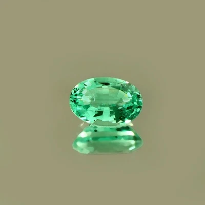 0.50 CT Lab Grown Colombian Hydrothermal Emerald Loose Gemstone Oval Cut 6x4 mm - Image 1 of 4