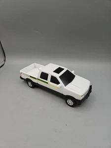 1996 ERTL John Deere Extended Cab Pickup | White | H0315WY00 | 1:24 | Licensed - Picture 1 of 8