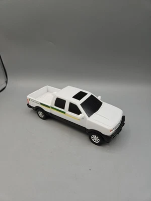 1996 ERTL John Deere Extended Cab Pickup | White | H0315WY00 | 1:24 | Licensed - Image 1 of 4