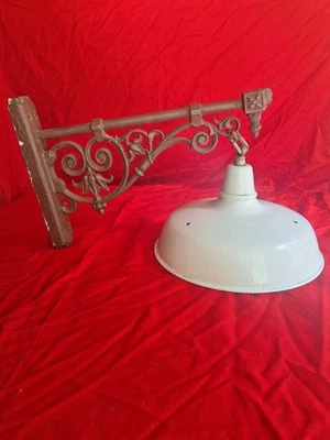 APPLIQUE EXTERIEURE ANCIENNE LAMPE de COUR POTENCE FONTE ABAT JOUR  EMAILLEE  - Photo 1/4