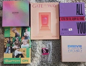 Poster fotolibri Korean Boy Band ASTRO BLACKPINK e oggetti vari da collezione ~ SOLO 1 CD - Foto 1 di 9