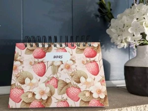 2025 Agenda Giornaliera da Scrivania Fragola, 5x7 Pollici, 12 Mesi, Regalo Ufficio - Foto 1 di 8