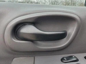 Front LH Inside Door Handle (black) 2000 FORD PICKUP F150 - Picture 1 of 3