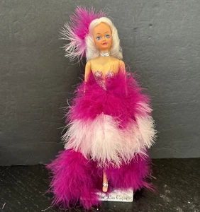 Bambola vintage Fiona Originals Showgirl autentica da collezione Fucsia Vegas 1979 - Foto 1 di 12