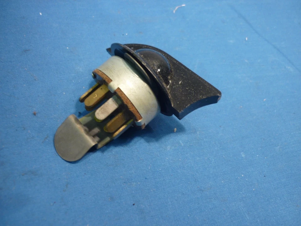 NOS Wipac 点火开关 S0782,Norton Navigator,AJS,Bantam,Triumph B820 — 第 1/1 张图片