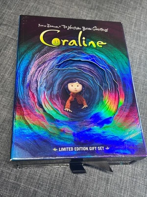 Coraline (ограниченный выпуск подарочный набор) (Blu-Ray/DVD/3D) с 3D очки + дополнения - Изображение 1 из 4