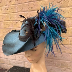 Sombrero pirata caballero mosquetero envejecido azul plumas renacentistas 57 cm (precio de venta sugerido por el fabricante) - Imagen 1 de 10