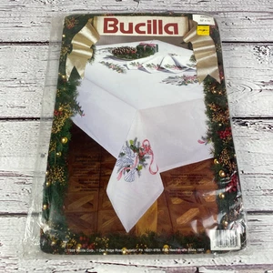 Kit de mantel bordado estampado Bucilla palomas y acebo de Navidad 52"x70" de colección 1993 - Imagen 1 de 4