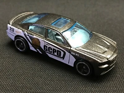 Dodge Charger R/T Police Diecast escala 1:64 Hot Wheels Foto 1 de 4