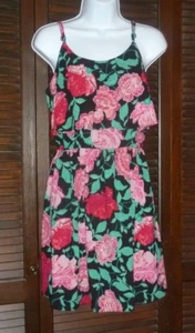 Vestido Corto ELLE Negro, Con Estampado Floral Rojo Rosa y Verde, Sin Mangas, Volantes S - Imagen 1 de 9