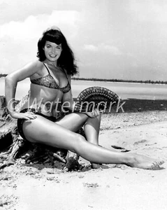 Bettie Page Iconic Pin-Up - Vintage 8x10 Photo Reprint - Retro Wall Art - Picture 1 of 1