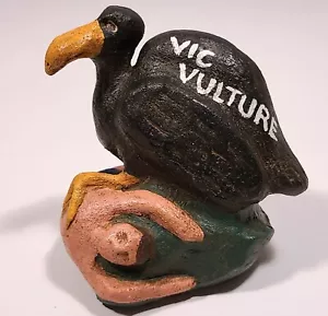 VIC VULTURE & POOR TOM WEIRD ANNI '70 SCULTURA ARTE CERAMICA BUZZARD MANGIA UOMO - Foto 1 di 6