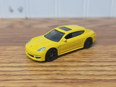 Porsche Panamera Yellow Fair 2017 Matchbox 2010 Foto 1 de 4