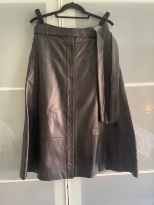 Falda halógena de cuero Foto 1 de 4