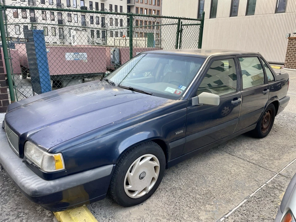 Volvo 850 - 1996, funciona excelente, 158.000 millas. $.2000.00  Foto 1 de 3
