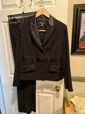 MODA International Mujer 2 Piezas Traje de Esmoquin / Negro / Talla 8 / Forrado a Rayas Foto 1 de 4