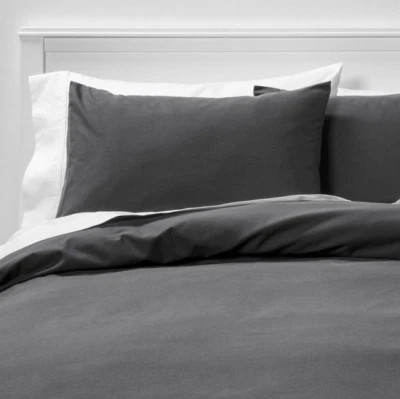 Juego de funda nórdica y funda nórdica Easy-Care Room Essentials completo/queen gris oscuro Foto 1 de 4