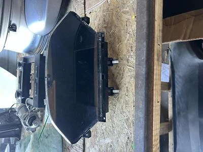 Pantalla de infoentretenimiento usada se adapta a: Honda Pilot 2013 pantalla tablero con navegación Foto 1 de 4