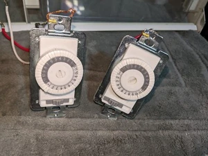 Tork 701B Zeitschaltuhr, elektromechanisch, 24 Stunden, Unterputz - 2 Stück - Bild 1 von 3
