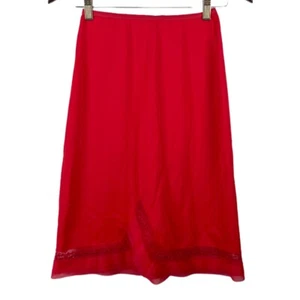 Vintage Lorraine Small XS Halbslip kirschrot Nylon bestickte Details 23" lang - Bild 1 von 6