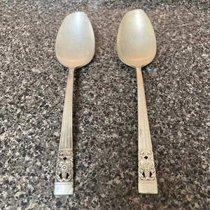 Lot of 2 Vintage Community Coronation Plate Silverware Searching Spoons - Picture 1 of 7