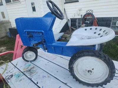 Tractor de pedales Ertl Ford TW-20 de colección - Modelo F-68 - Juguete de metal para montar Foto 1 de 3